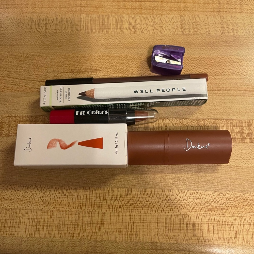 Source Unknown Lip Liner Set with Sharpener - Brown and Purple